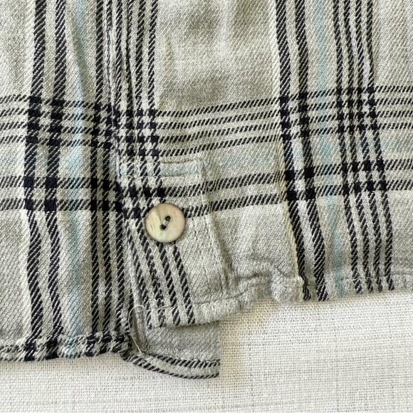 J. Jill Blouse Shirt Plaid Button Front Lightweight Gray Buttons Side Hem Sz XL - Picture 5 of 8